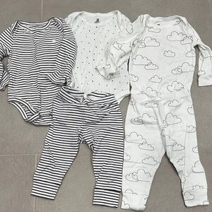 Baby Gap Bodysuit and Pants Set in Black and White